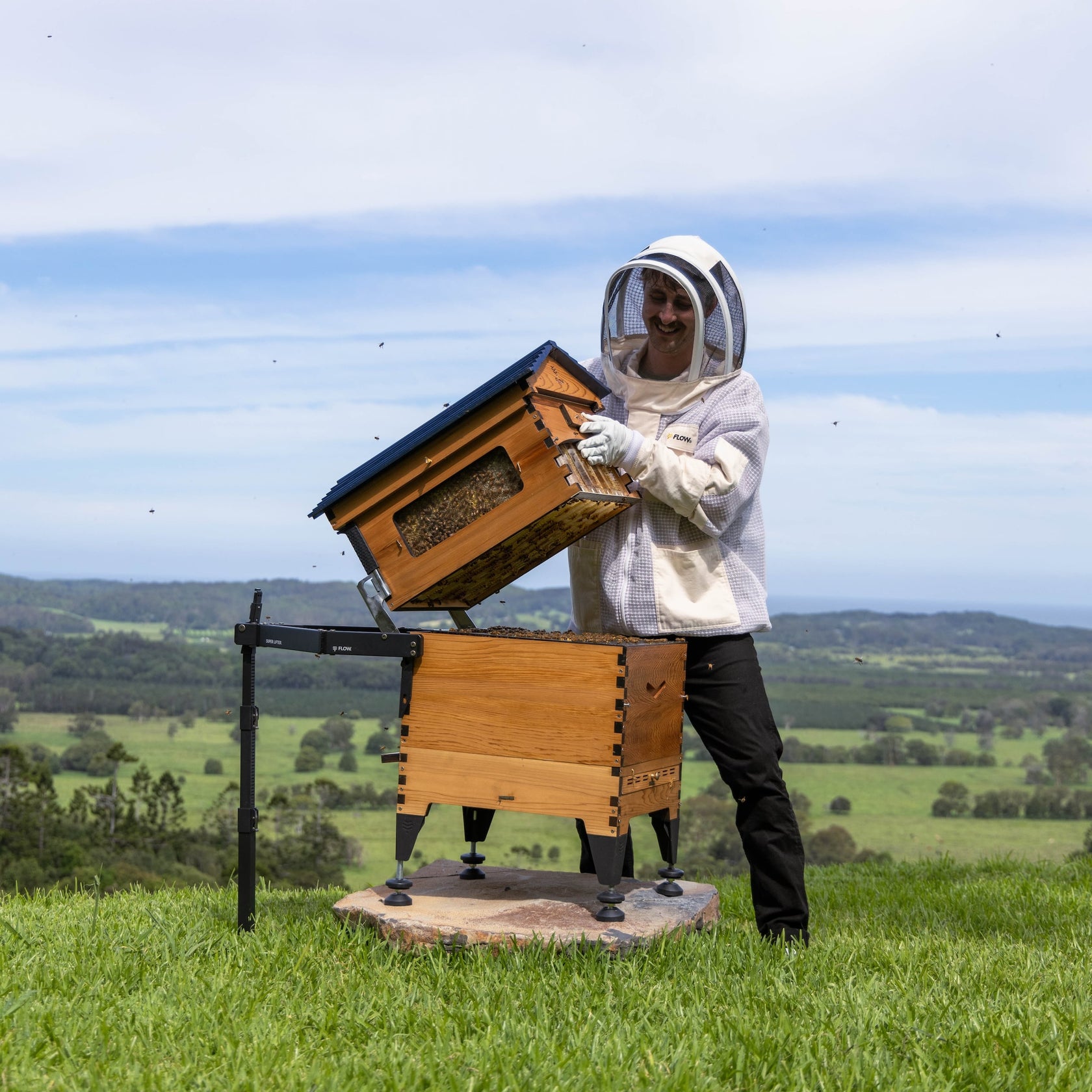 Flow Super Lifter | Open Your Hive Without the Heavy Lifting - Flow Hive AU